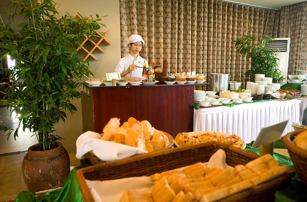 Mondial Hotel Hue Esterno foto
